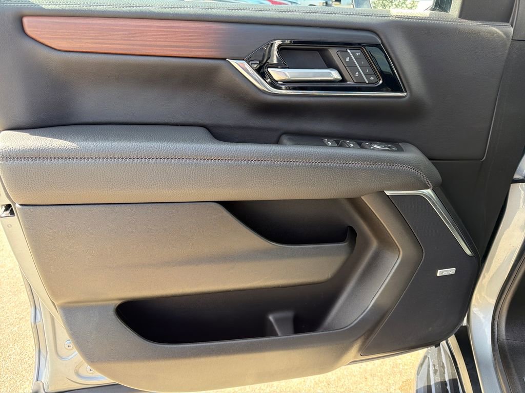 Used 2025 GMC Yukon XL Denali image 14