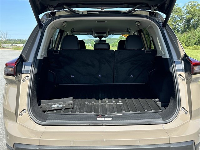 Certified 2025 Nissan Rogue SV image 19