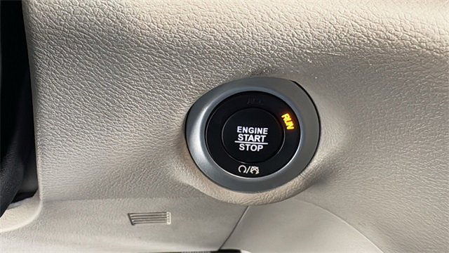 Used 2023 Chrysler Pacifica Touring-L image 26