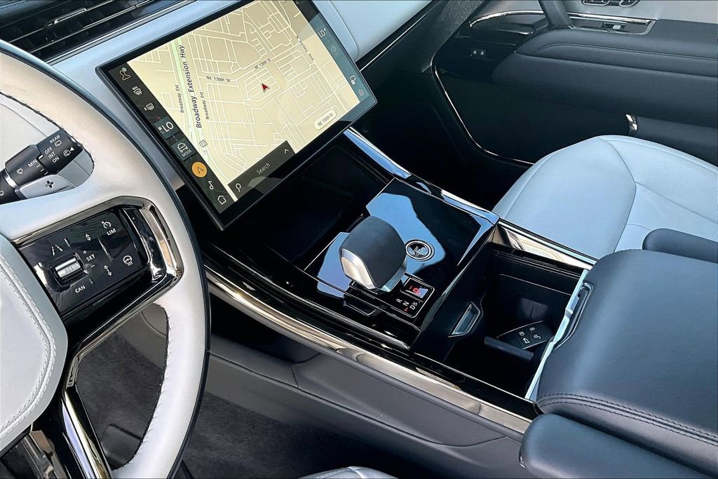 Used 2025 Land Rover Range Rover Sport Dynamic SE image 14