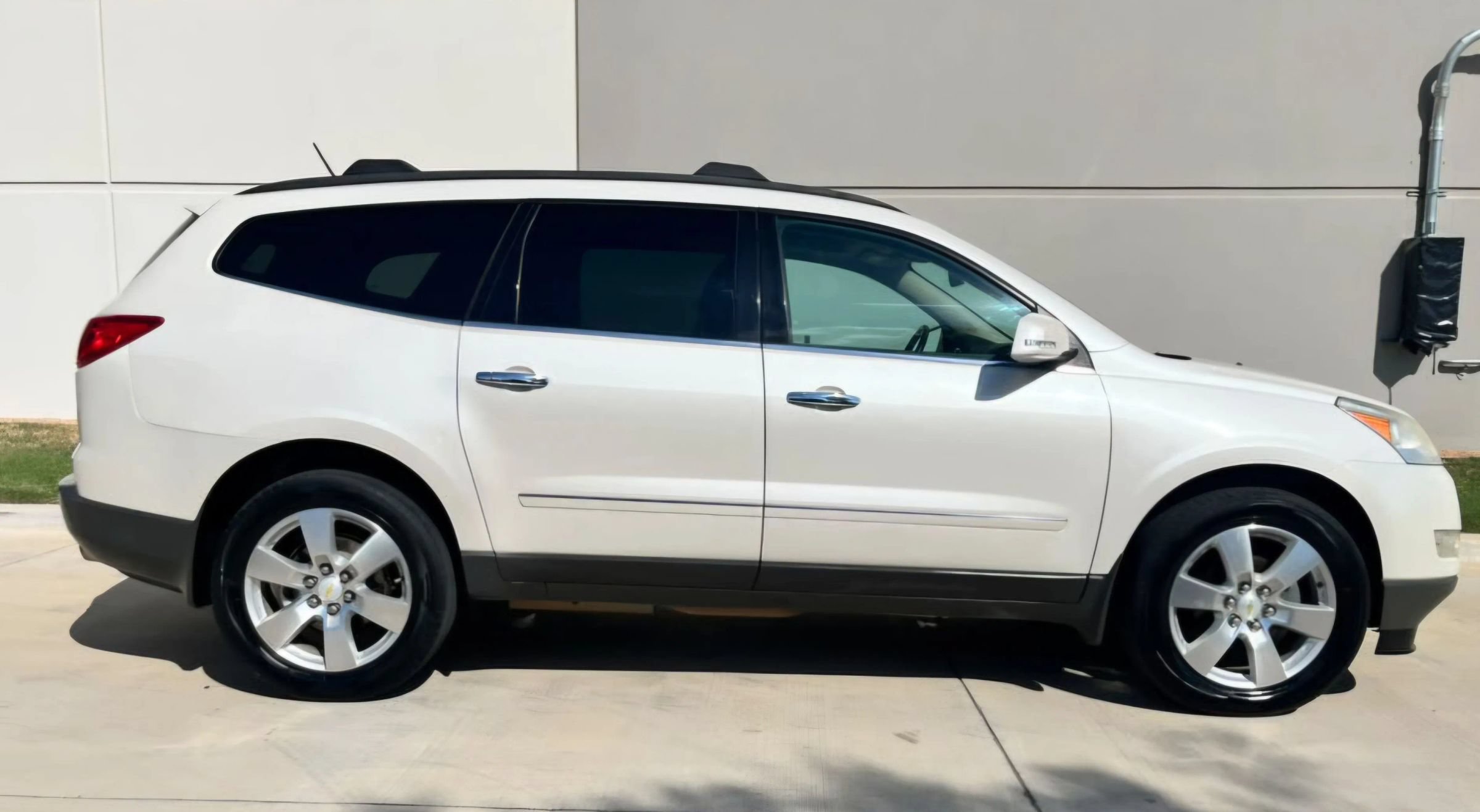 Used 2012 Chevrolet Traverse LTZ FWD image 8