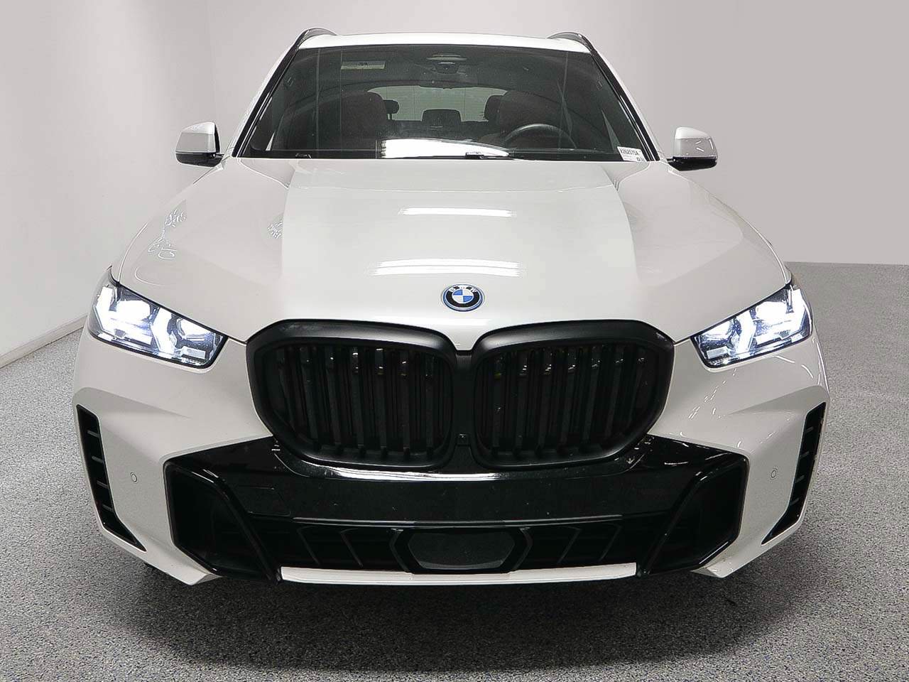 Used 2024 BMW X5 xDrive50e w/ Executive Package AWD/4WD image 2