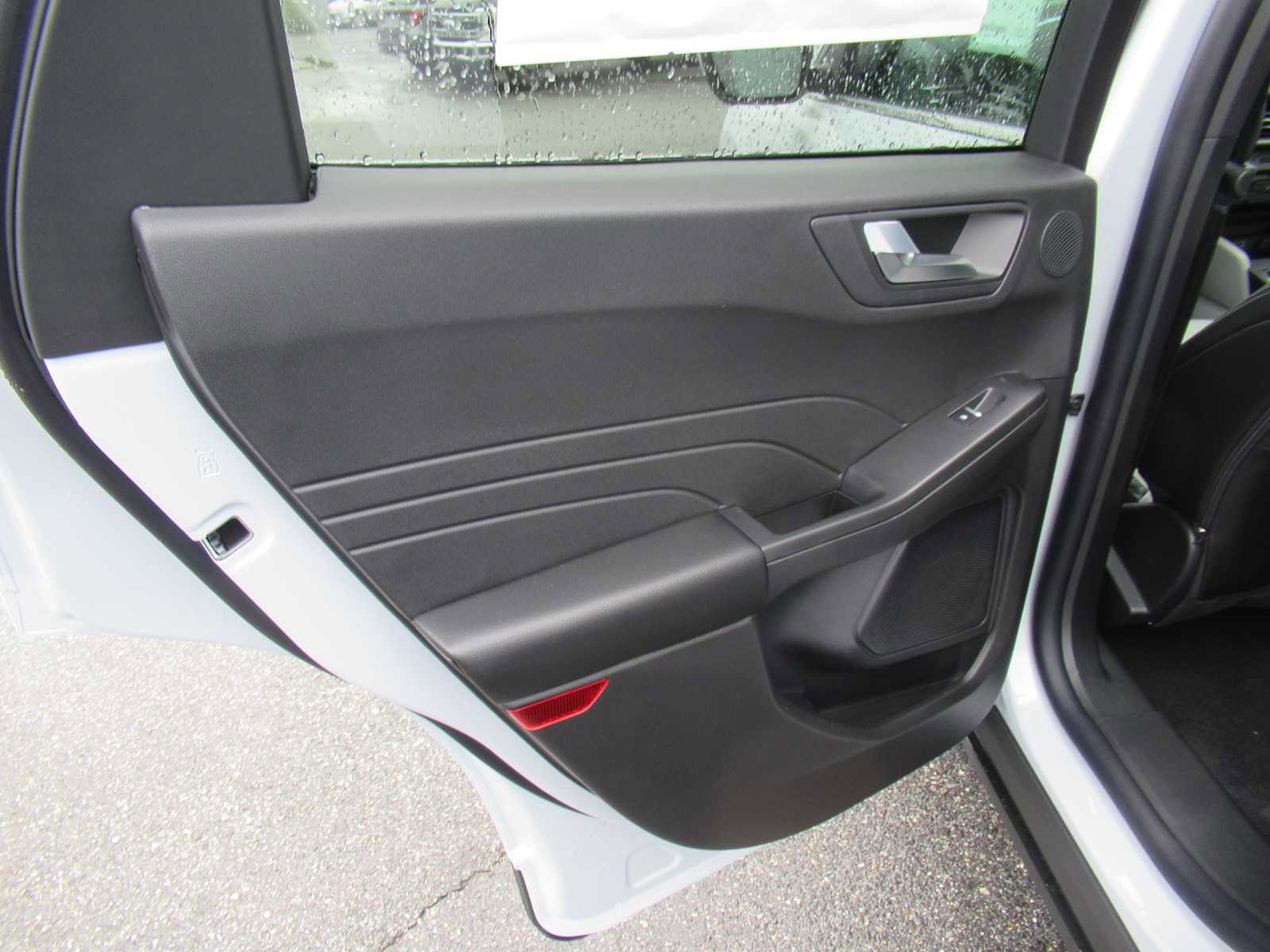 New 2025 Ford Escape SE w/ PHEV Premium Package image 13