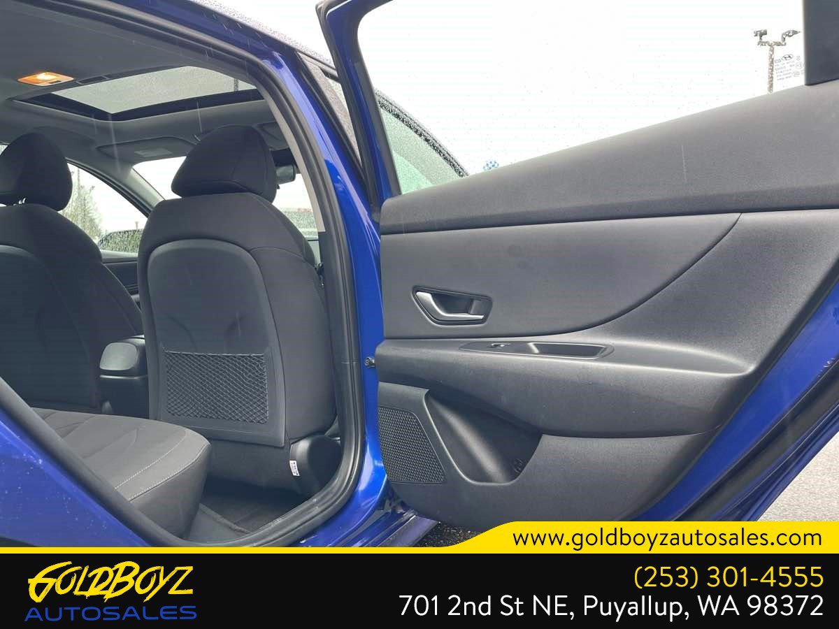 Used 2022 Hyundai Elantra SEL w/ Convenience + Premium Package image 17