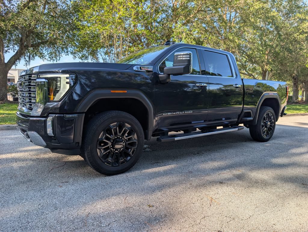 Used 2024 GMC Sierra 2500 Denali w/ Denali Reserve Package AWD/4WD image 3