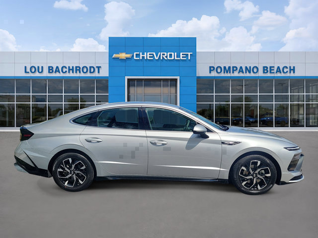 Used 2025 Hyundai Sonata SEL FWD image 2
