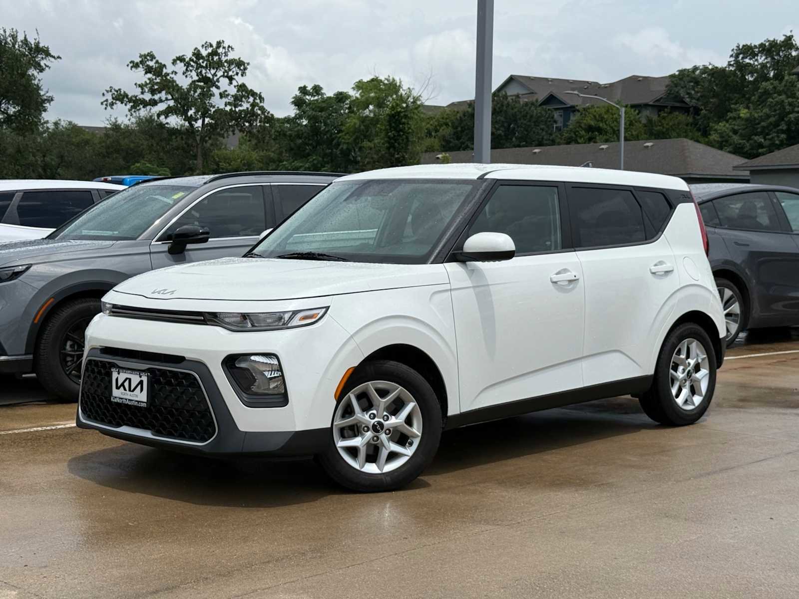 Used 2022 Kia Soul S FWD image 1