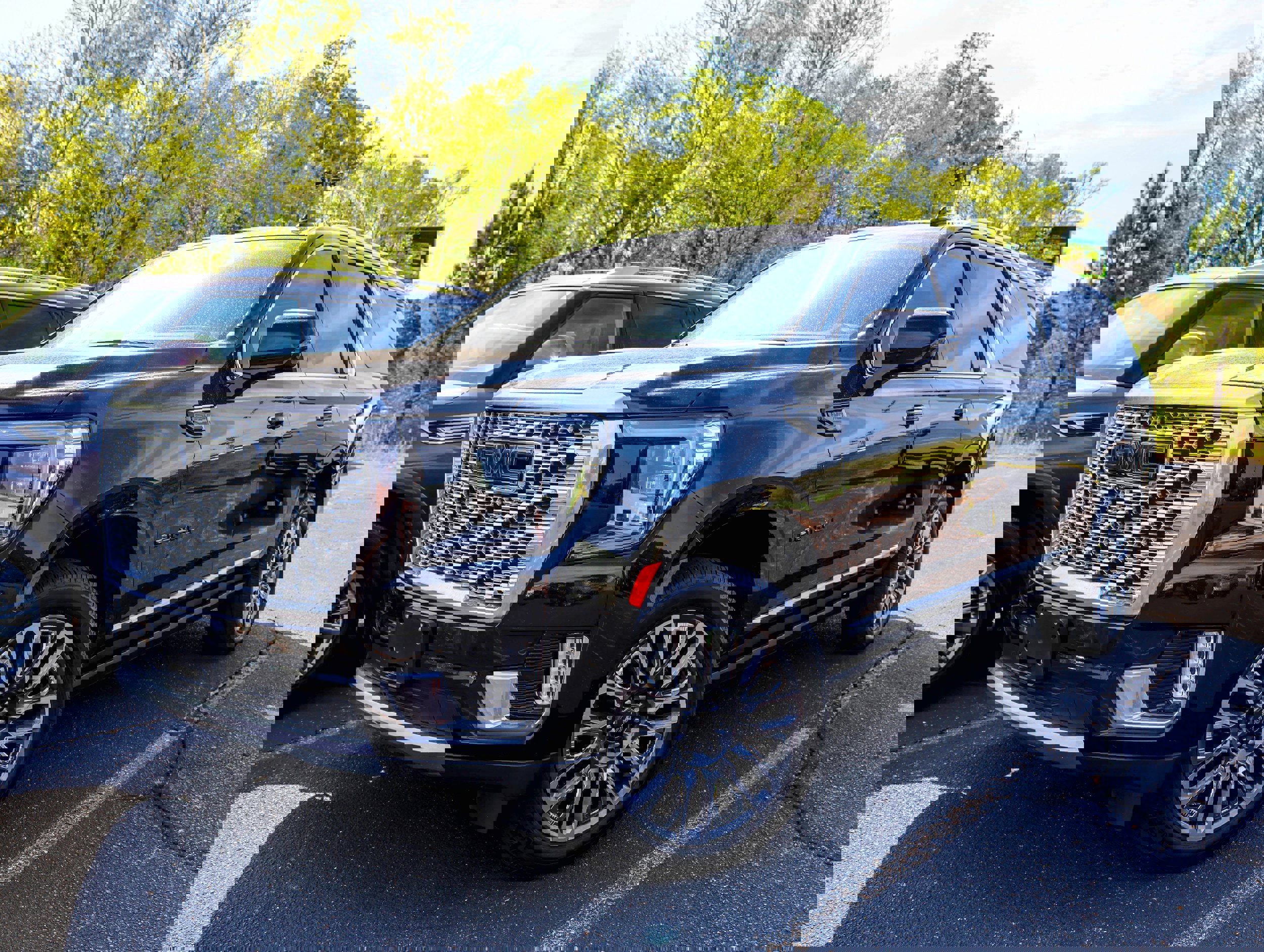 Used 2021 GMC Yukon XL Denali w/ Denali Ultimate Package image 1