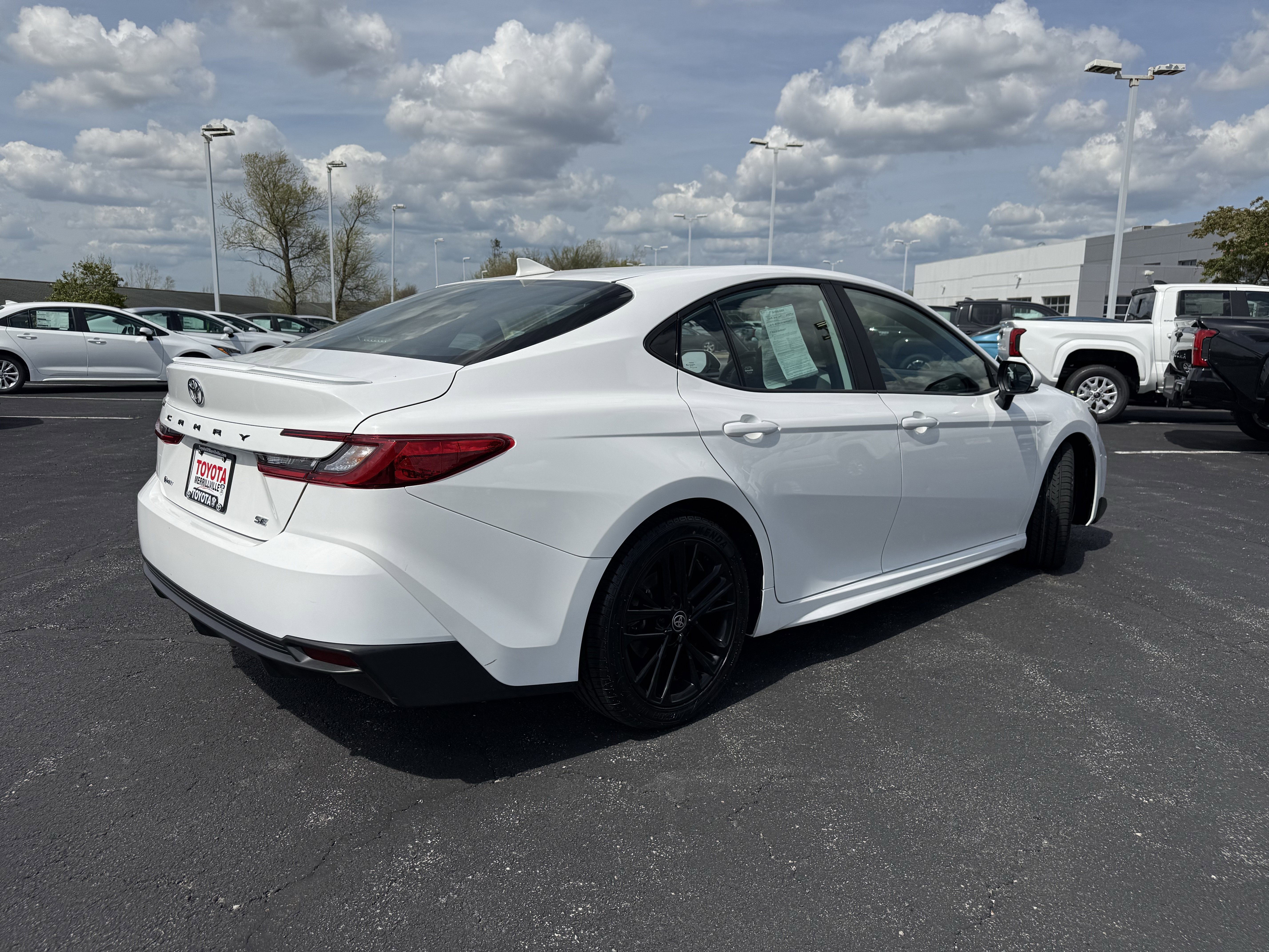 Used 2025 Toyota Camry SE FWD image 9