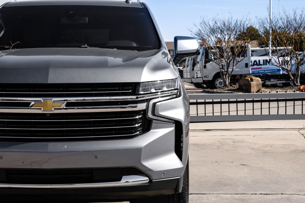 Used 2022 Chevrolet Suburban LT w/ Luxury Package image 52