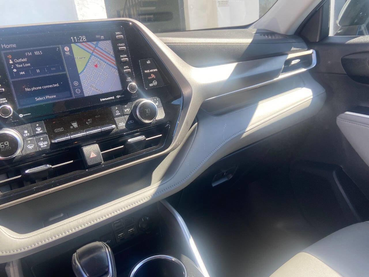 Used 2020 Toyota Highlander XLE image 8