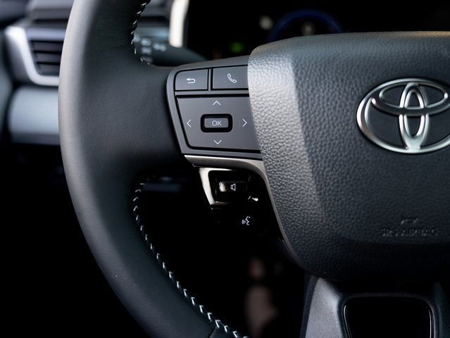 Used 2025 Toyota Camry SE image 14