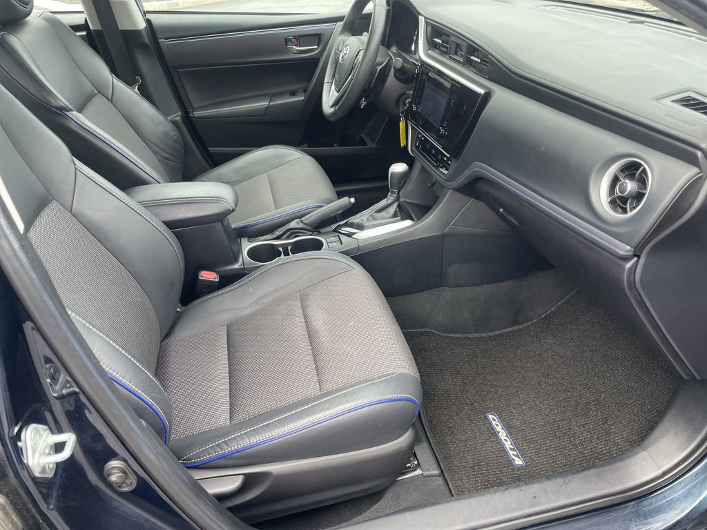 Used 2018 Toyota Corolla SE w/ Carpet Mat Package (TMS) FWD image 30