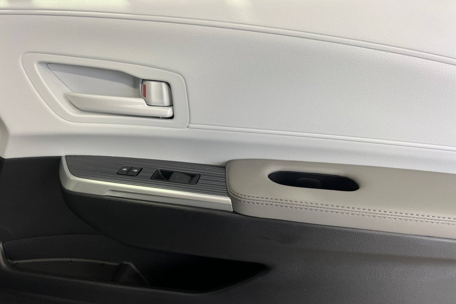 New 2026 Toyota Sienna LE FWD image 21