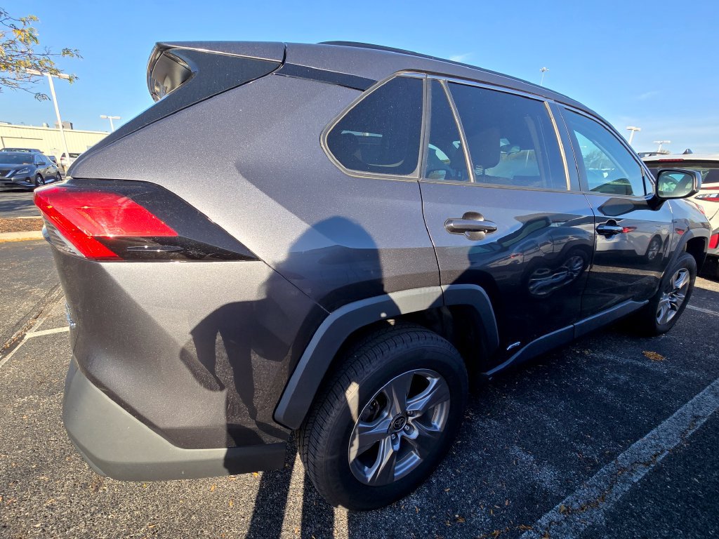 Used 2022 Toyota RAV4 LE AWD/4WD image 9