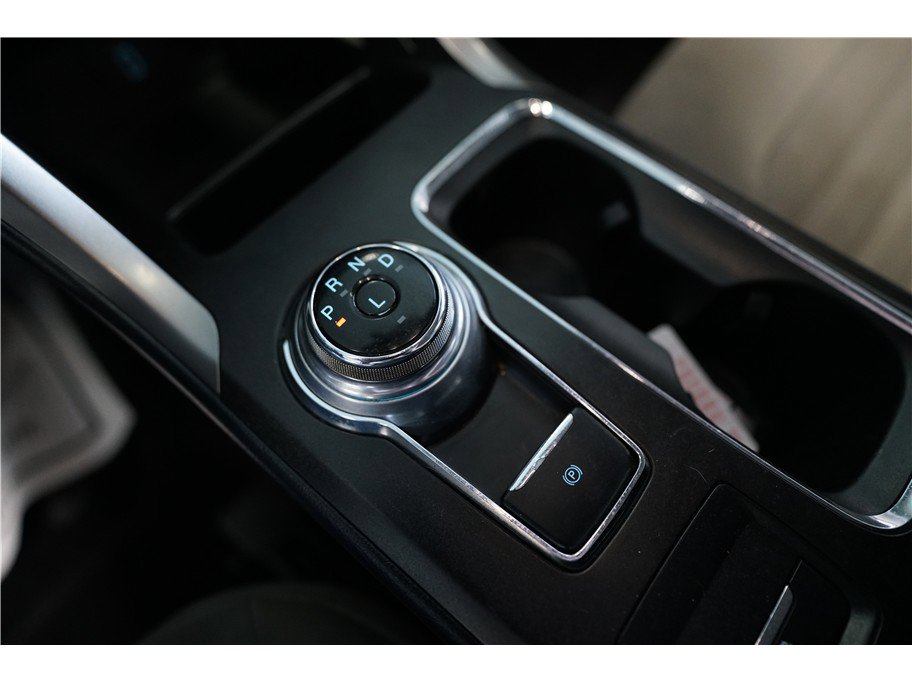 Used 2017 Ford Fusion SE w/ Fusion SE Technology Package FWD image 19