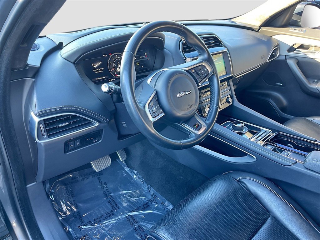 Used 2019 Jaguar F-PACE S image 9