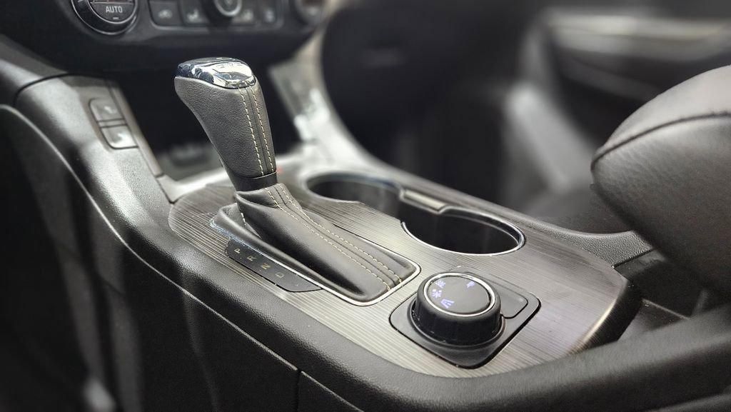 Used 2019 GMC Acadia SLT w/ Black Edition image 24