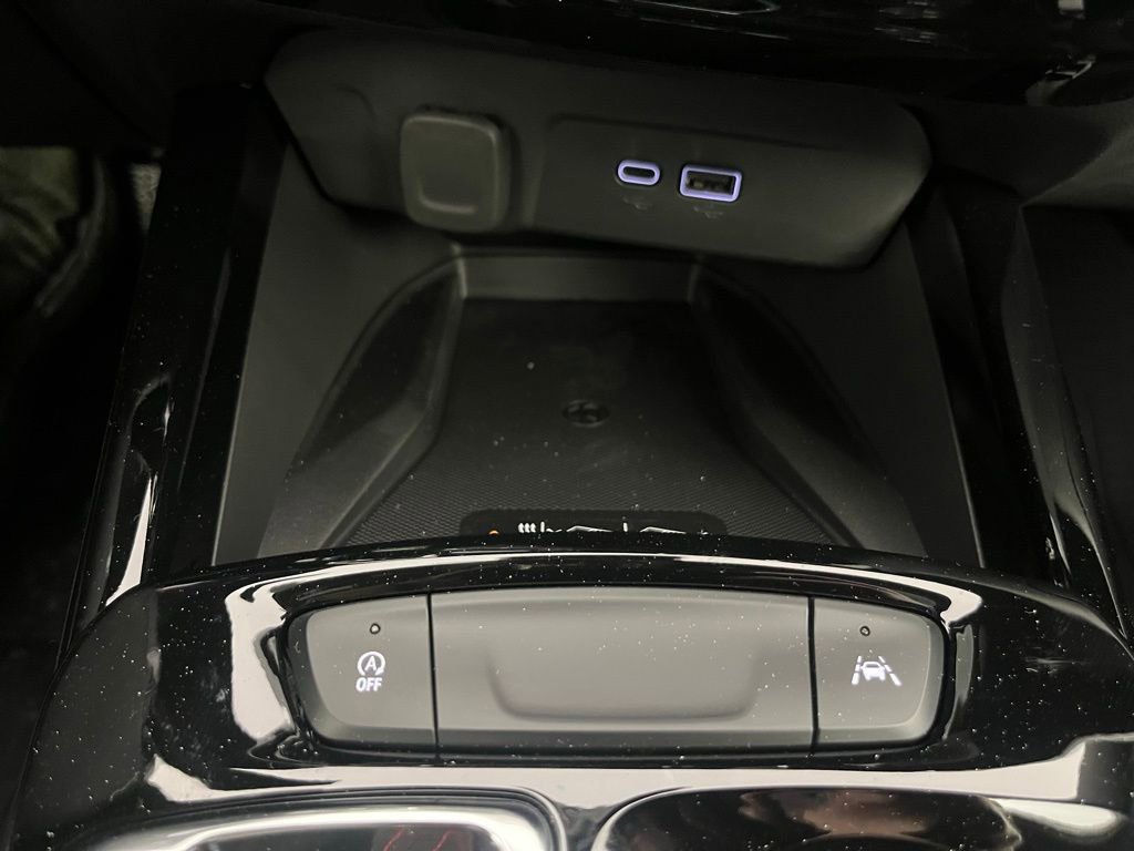 New 2026 Chevrolet Trax RS w/ Sunroof Package image 32