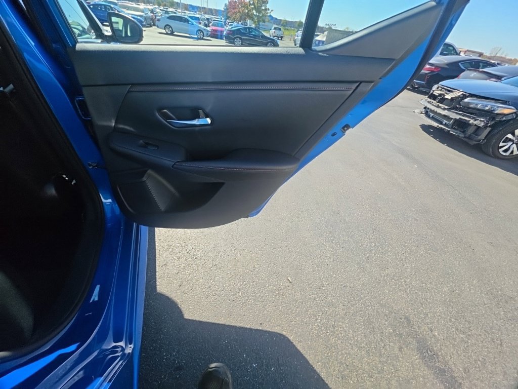 Used 2025 Nissan Sentra SR FWD image 30