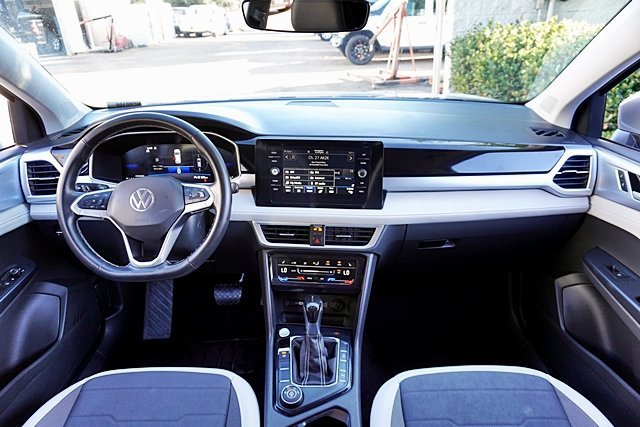 Used 2025 Volkswagen Taos SE AWD/4WD image 28