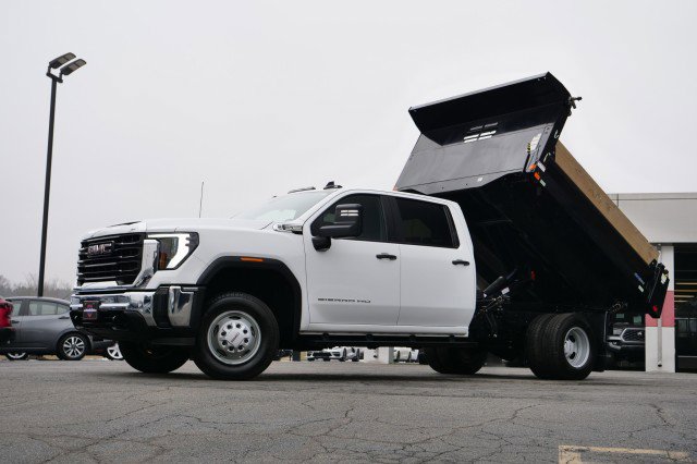Used 2024 GMC Sierra 3500 Pro w/ Convenience Package AWD/4WD image 2