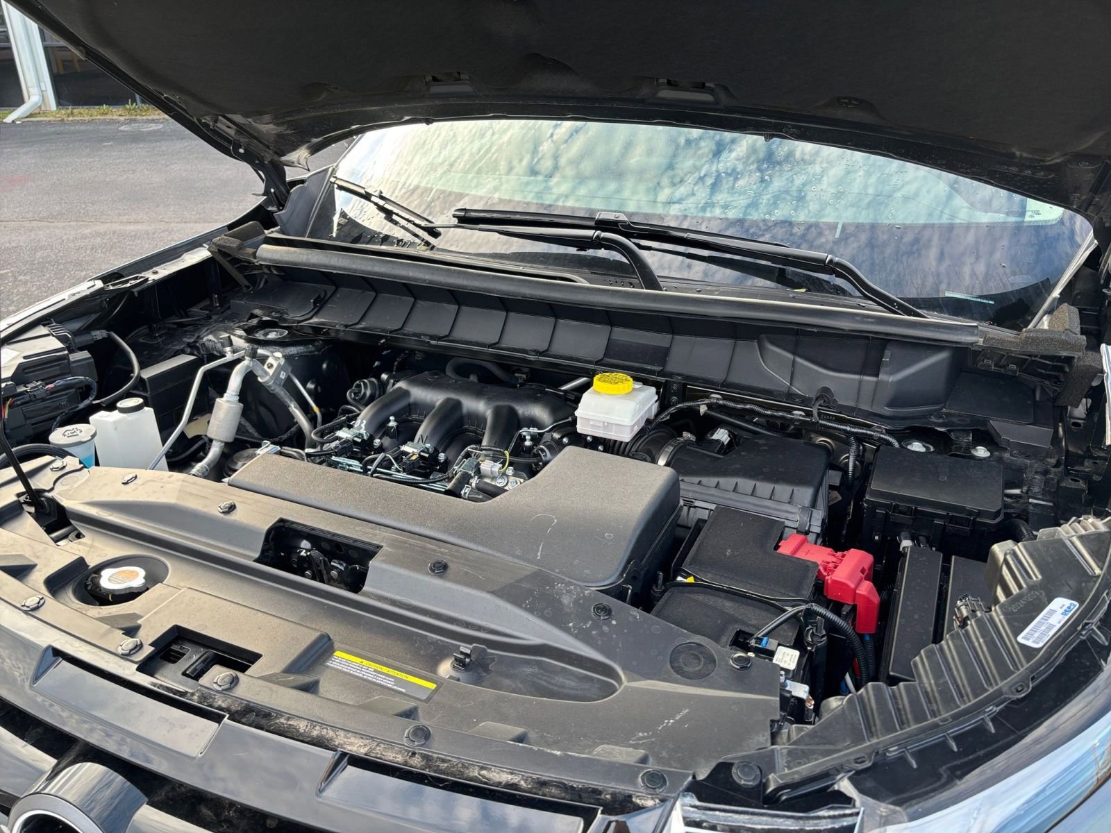 Used 2025 Nissan Pathfinder SV image 27