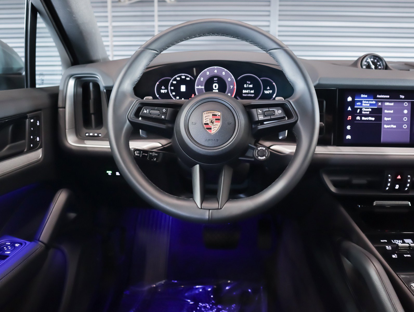 Certified 2025 Porsche Cayenne Coupe image 16