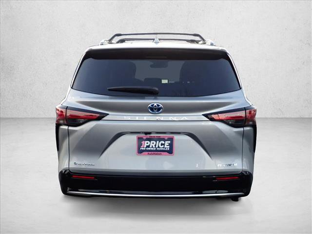 Used 2025 Toyota Sienna Platinum image 3