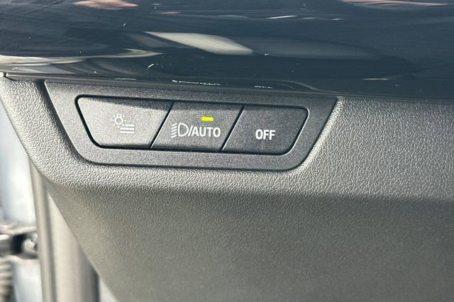 Used 2025 BMW X2 xDrive28i w/ M Sport Package AWD/4WD image 31