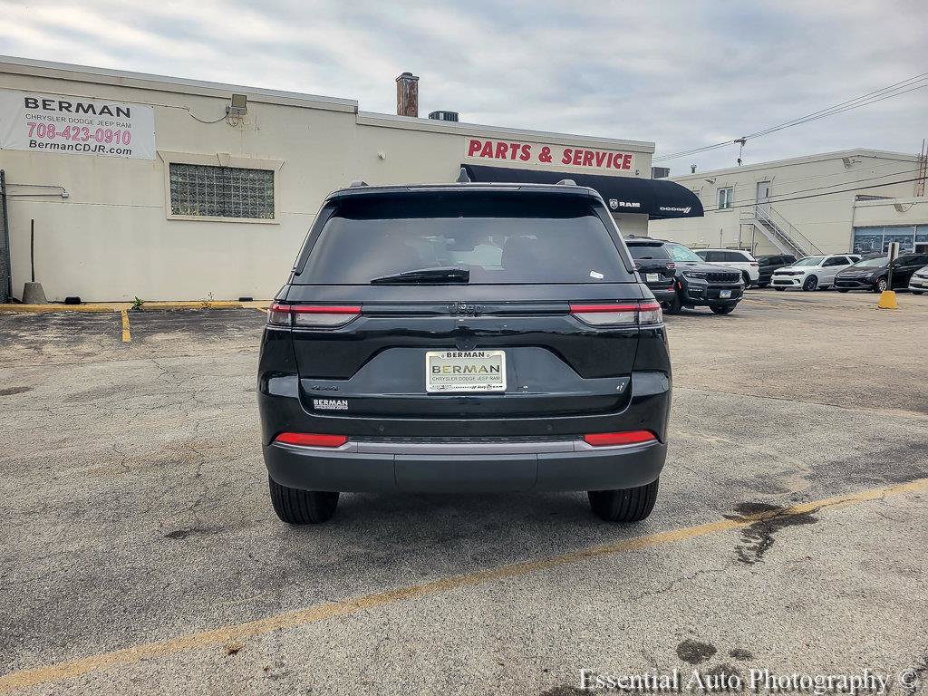 New 2026 Jeep Grand Cherokee Altitude AWD/4WD image 12