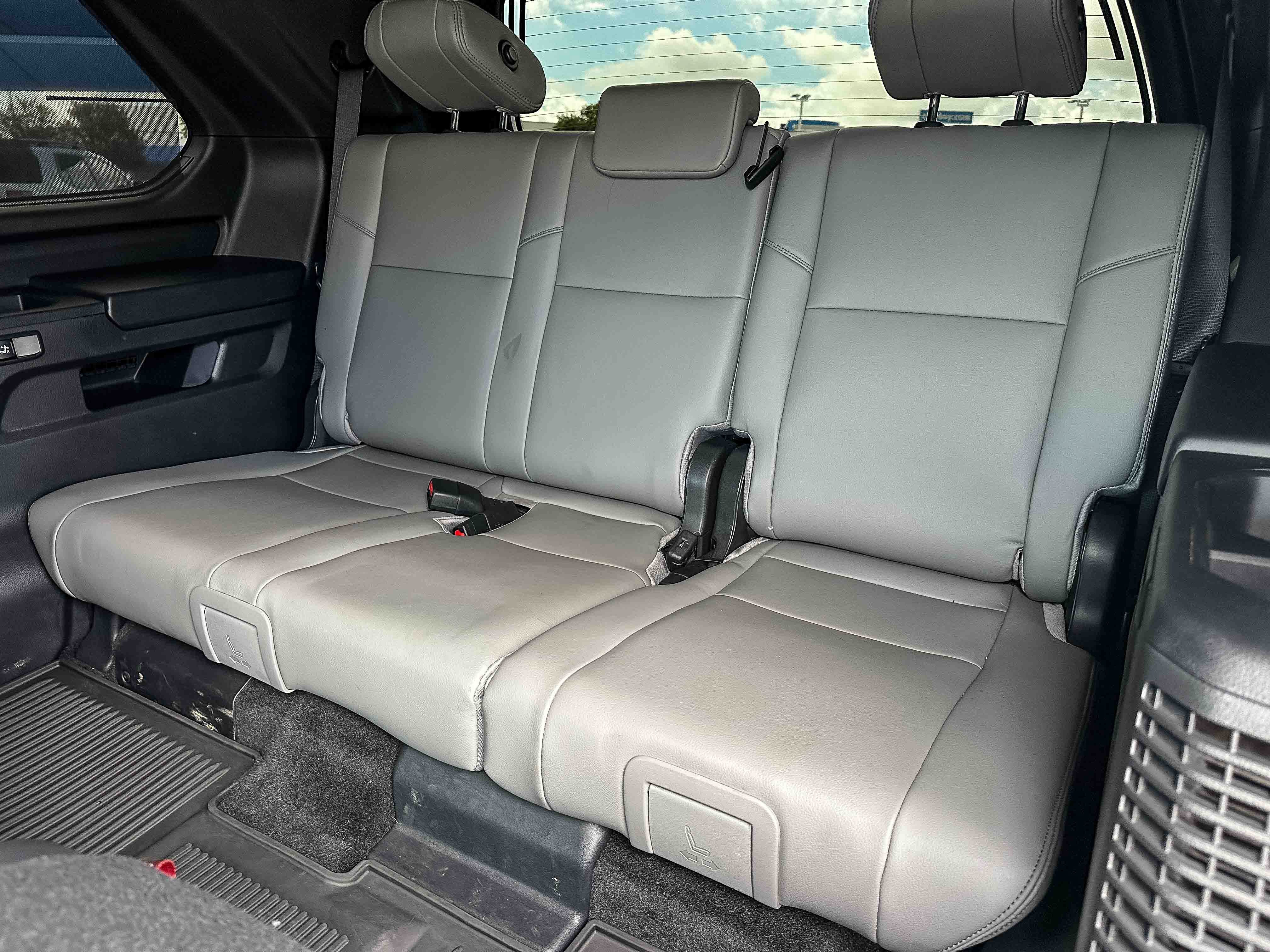 Used 2025 Toyota Sequoia Limited w/ Tow Technology Package AWD/4WD image 21