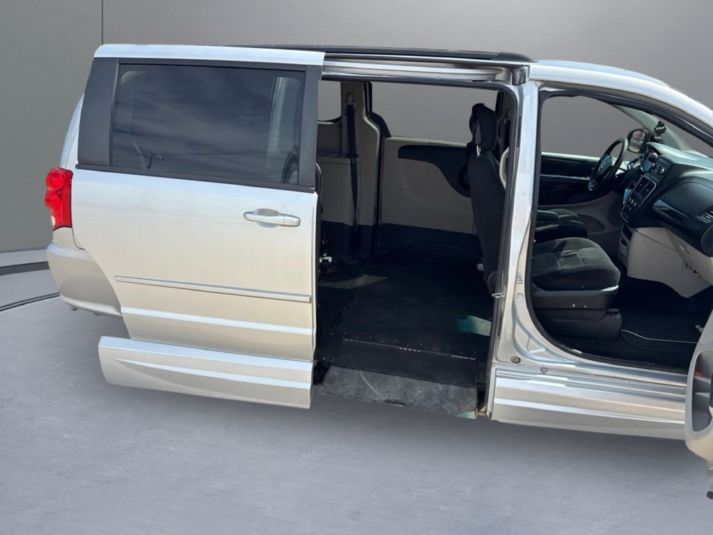 Used 2012 Dodge Grand Caravan SXT FWD image 34