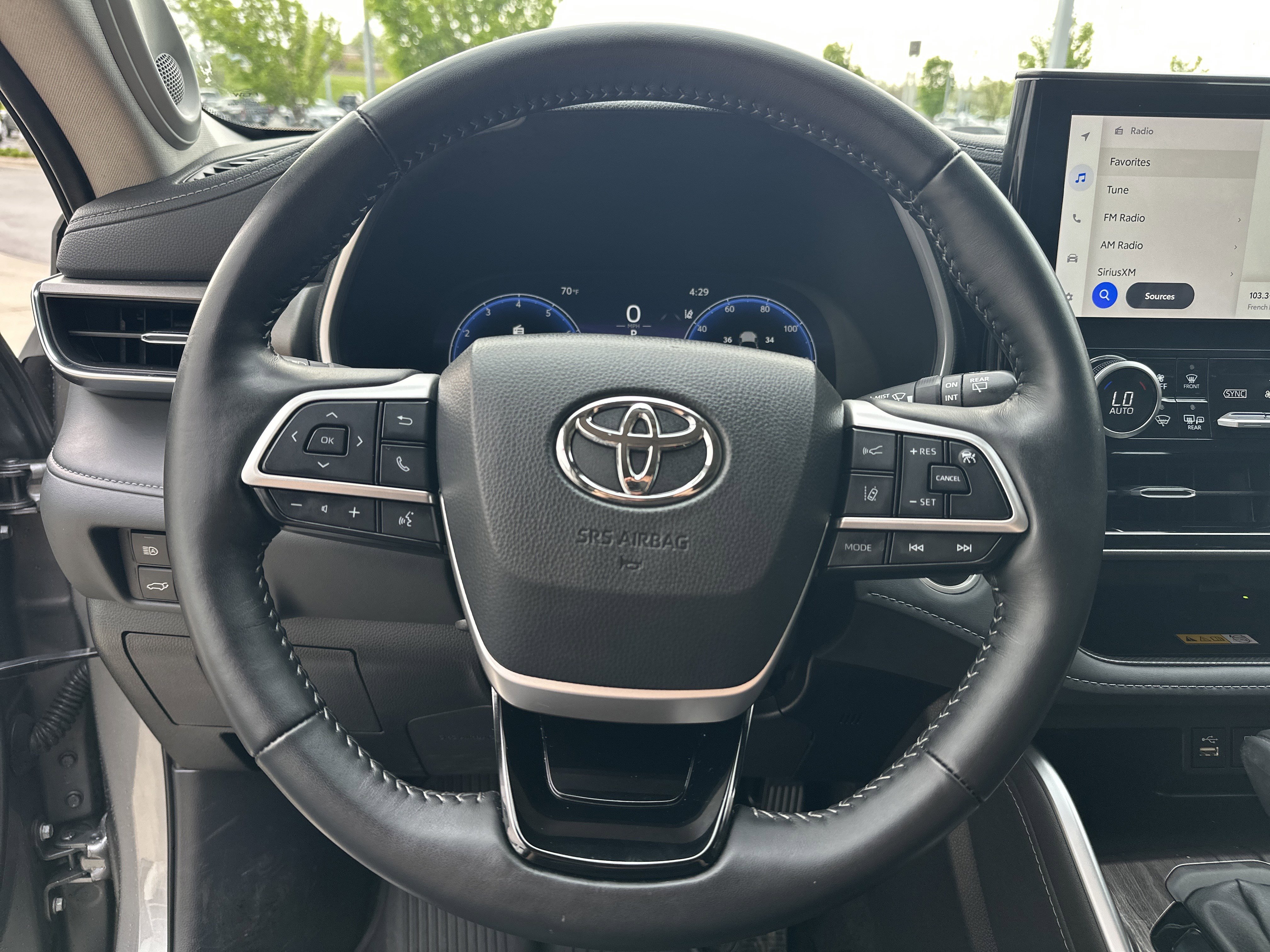 Certified 2025 Toyota Highlander Limited AWD/4WD image 17