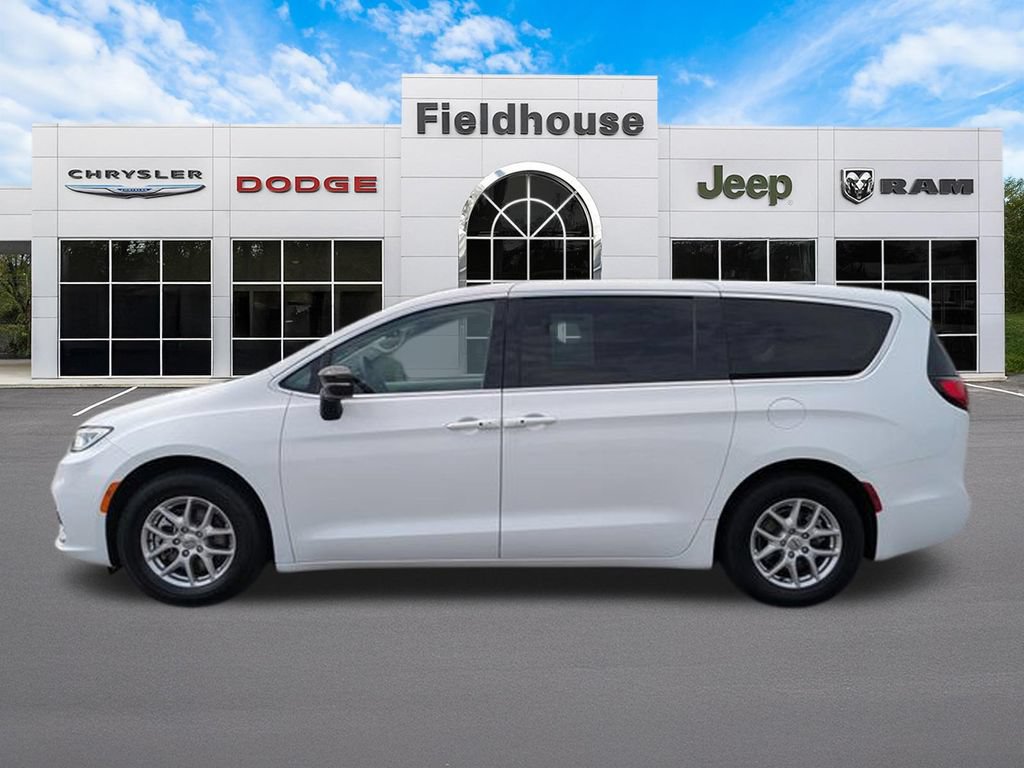 Used 2024 Chrysler Pacifica Touring-L FWD image 13