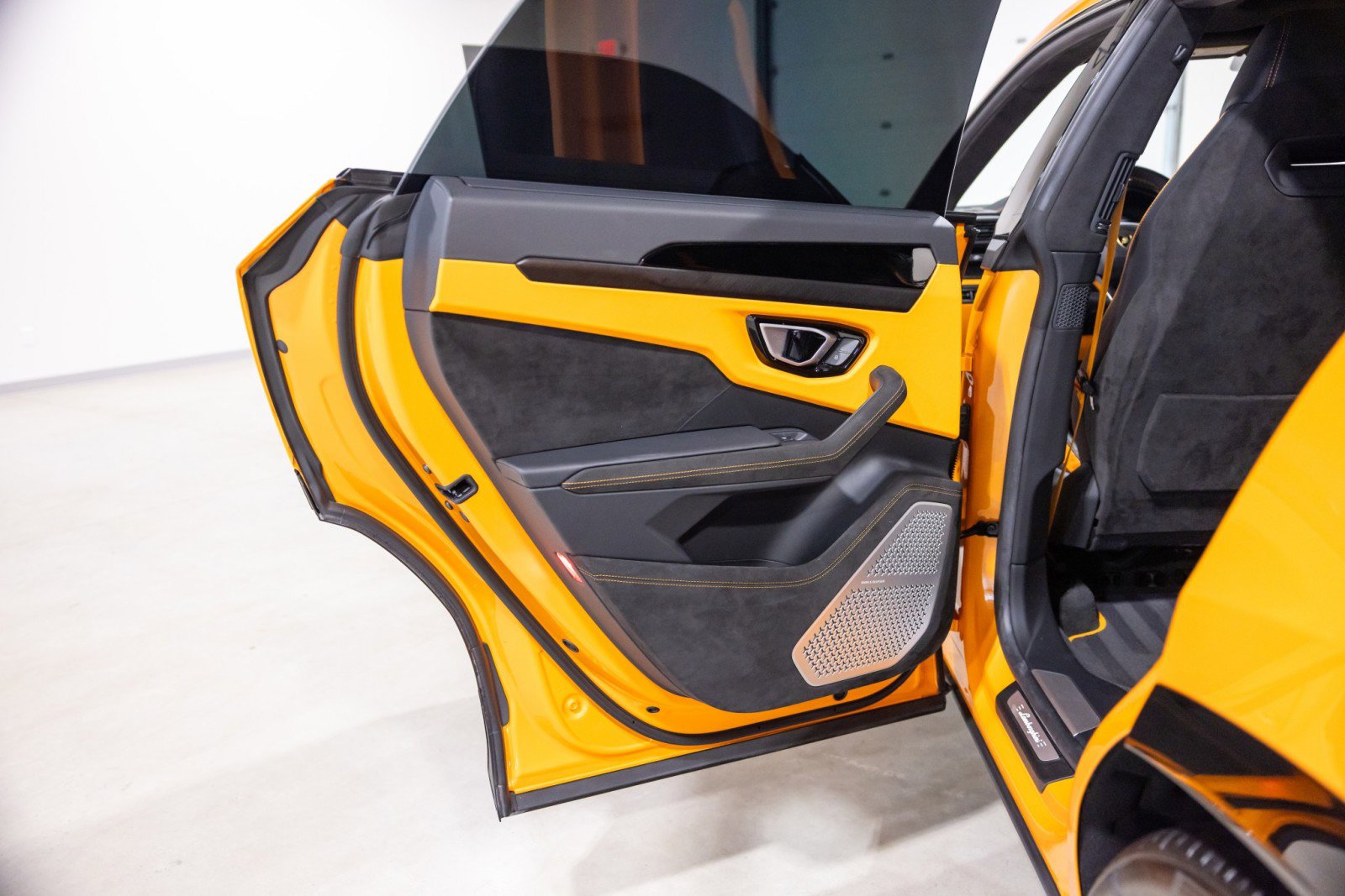 Used 2024 Lamborghini Urus S AWD/4WD image 31