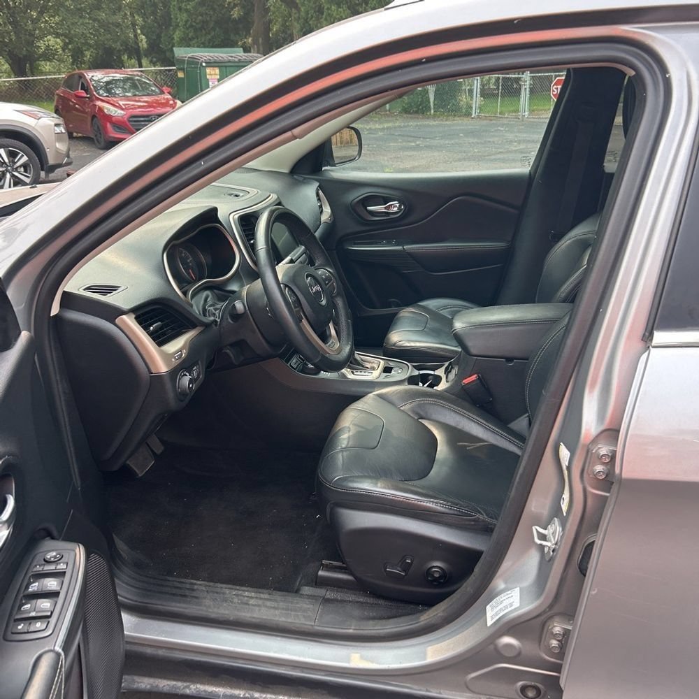 Used 2016 Jeep Cherokee Limited AWD/4WD image 5