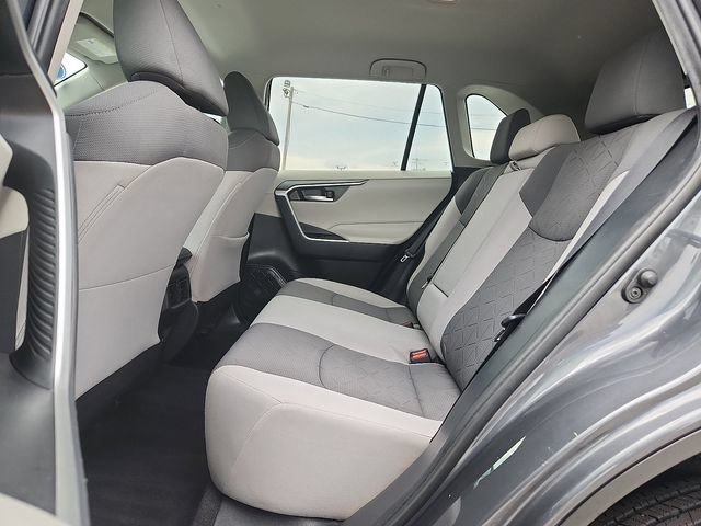 Used 2021 Toyota RAV4 XLE FWD image 6