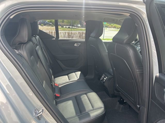 Certified 2025 Volvo XC40 B5 Plus AWD/4WD image 13