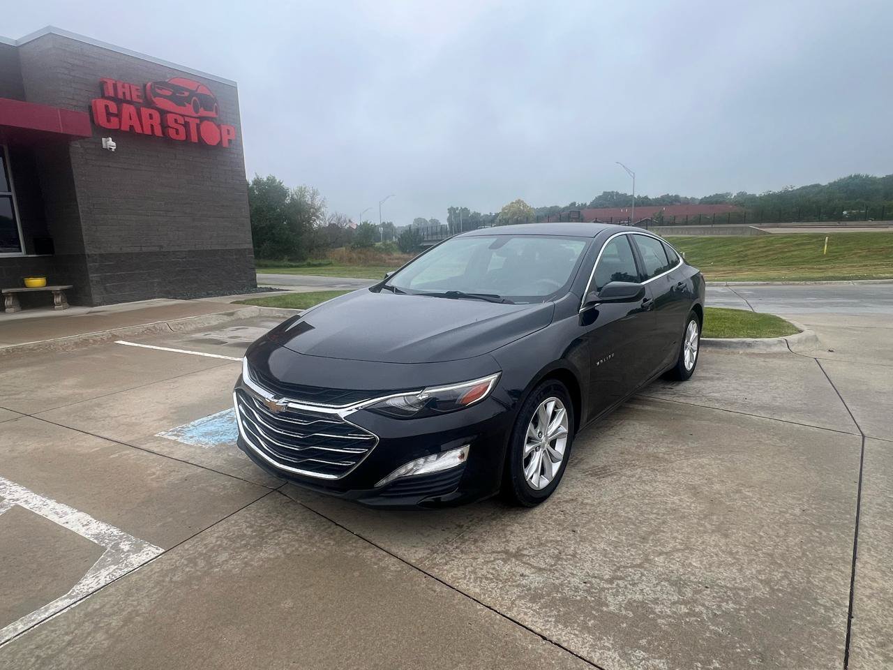 Used 2020 Chevrolet Malibu LT FWD image 2