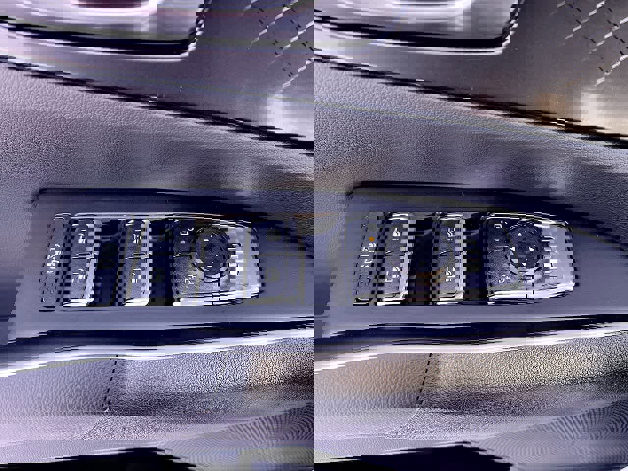 Certified 2025 Kia Sorento EX w/ Panoramic Sunroof Package image 13