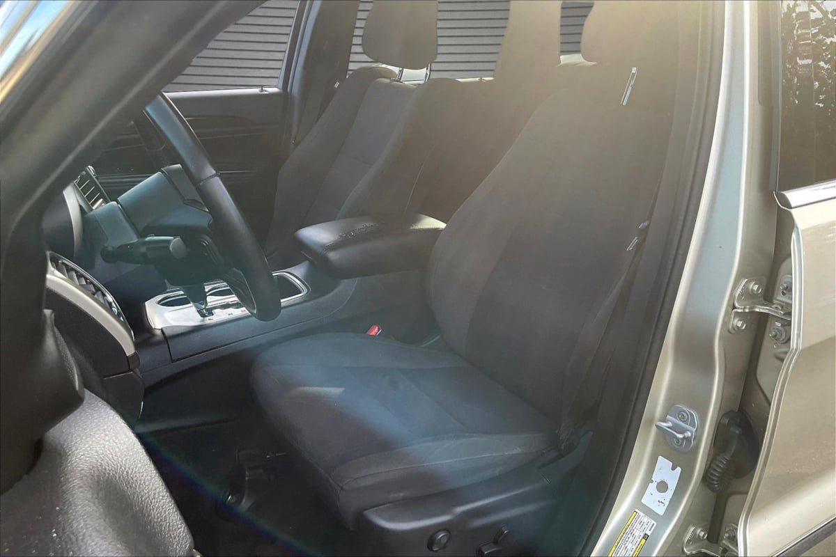 Used 2011 Jeep Grand Cherokee Laredo AWD/4WD image 19
