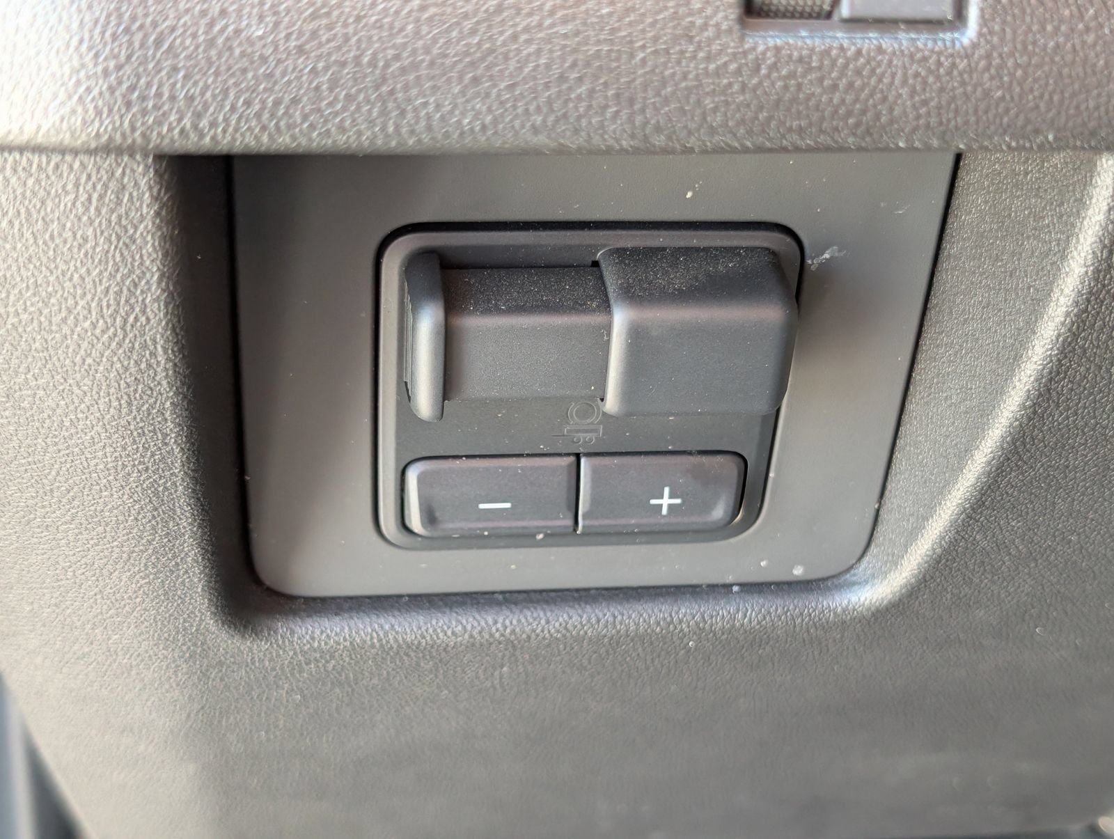 Used 2024 Chevrolet Colorado Trail Boss w/ Technology Package AWD/4WD image 21