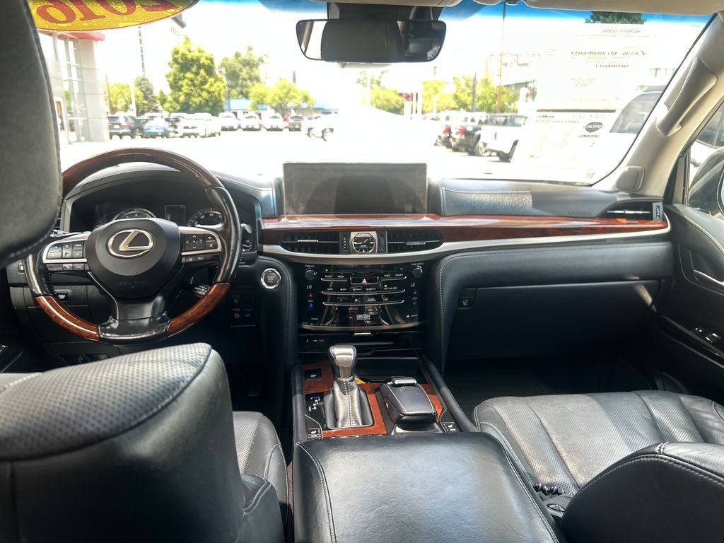 Used 2016 Lexus LX 570 4WD w/ Luxury Package image 13