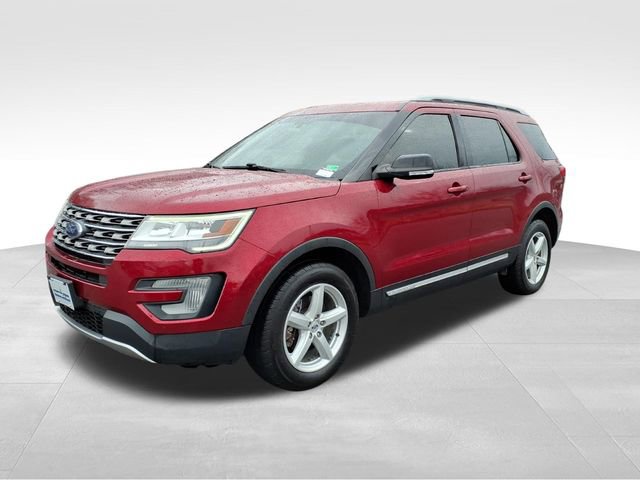 Used 2017 Ford Explorer XLT w/ Equipment Group 202A image 2