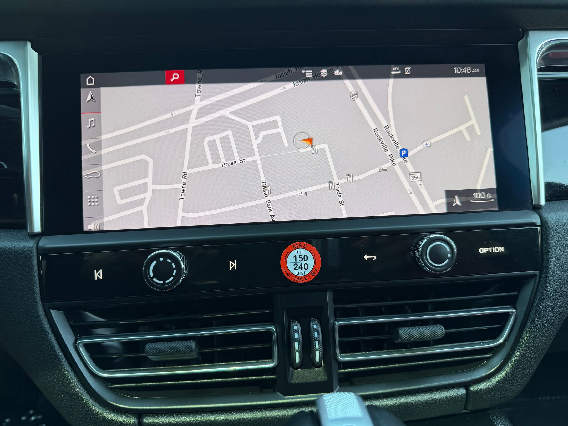 Certified 2023 Porsche Macan S AWD/4WD image 27