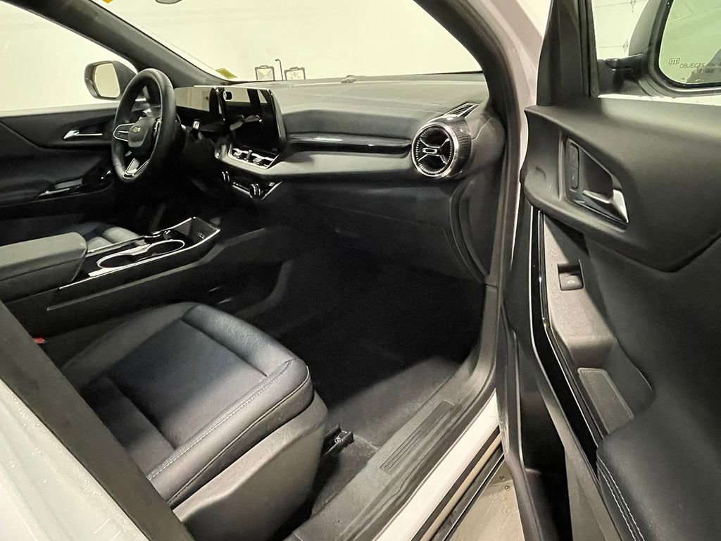 Used 2026 Chevrolet Equinox LT w/ Convenience Package II image 26