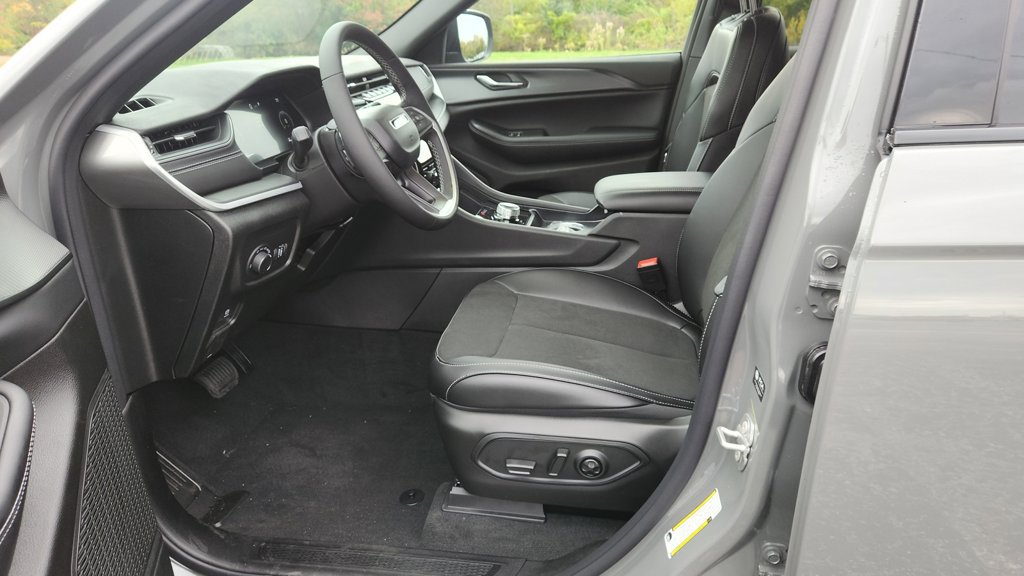 New 2027 Jeep Grand Cherokee Laredo X AWD/4WD image 16