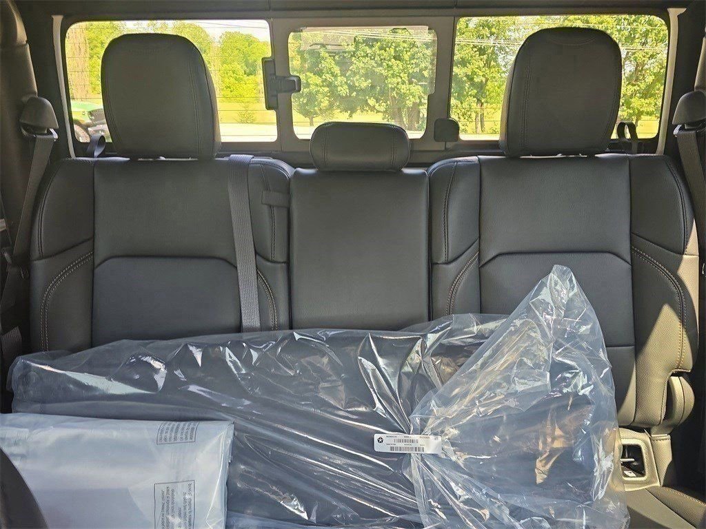 New 2025 Jeep Gladiator Sport w/ Premium Package image 23