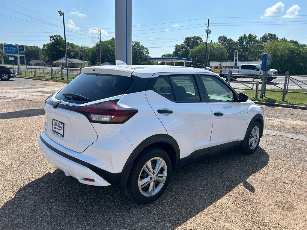 Used 2023 Nissan Kicks S w/ Interior Electronics Package FWD image 4